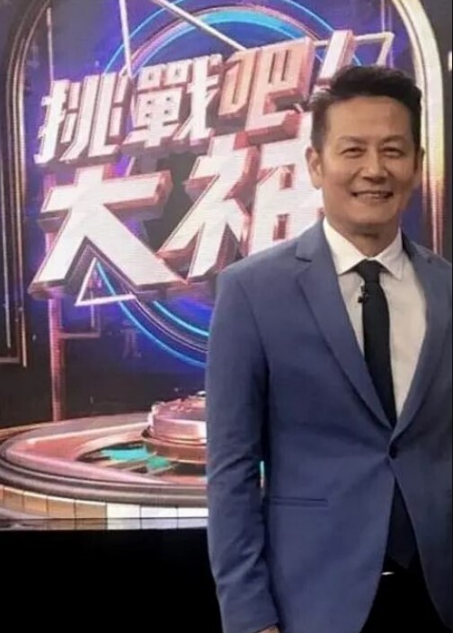 【宾馆盗摄】情侣们开房打炮被摄像头偷拍，荷尔蒙爆棚尽享性爱高潮 - 小欧视频